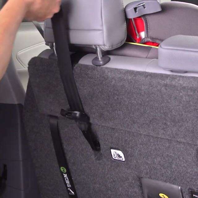 How to Install a Car Seat in a Toyota Sienna evto.ca
