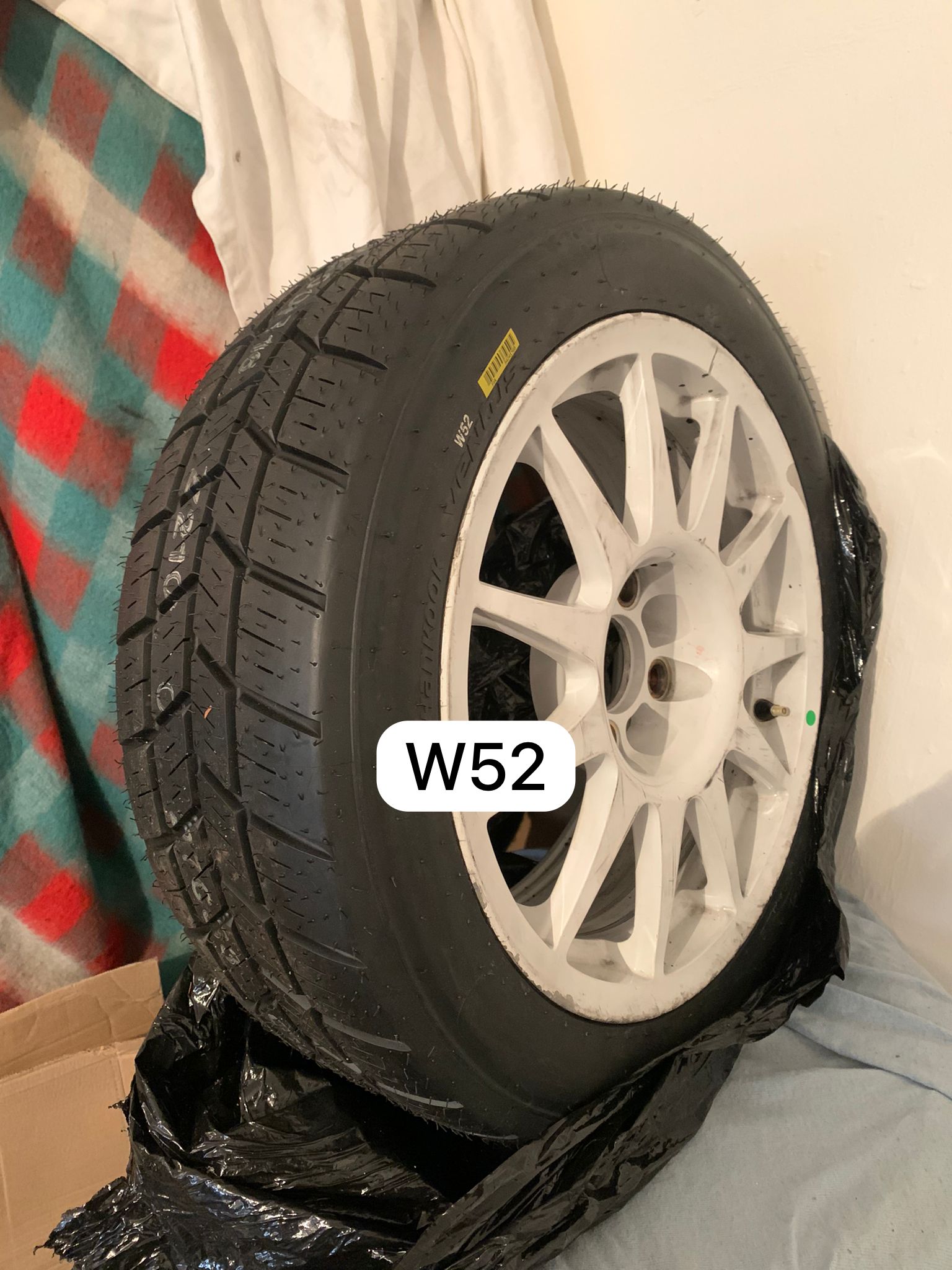 Pirelli, Hankook R16