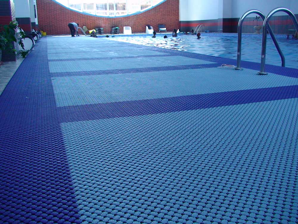 Figure 28 Pool deck mat Excelite Pool