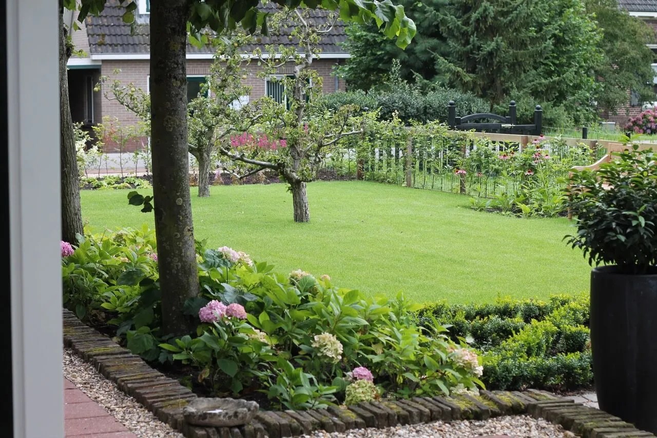 boerderijtuin tuinontwerpvoorbeeld met resultaat na aanleg