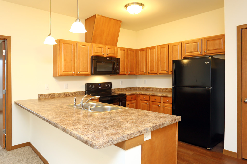 to Cedar River Bluffs Executive Management & Real Estate LTD