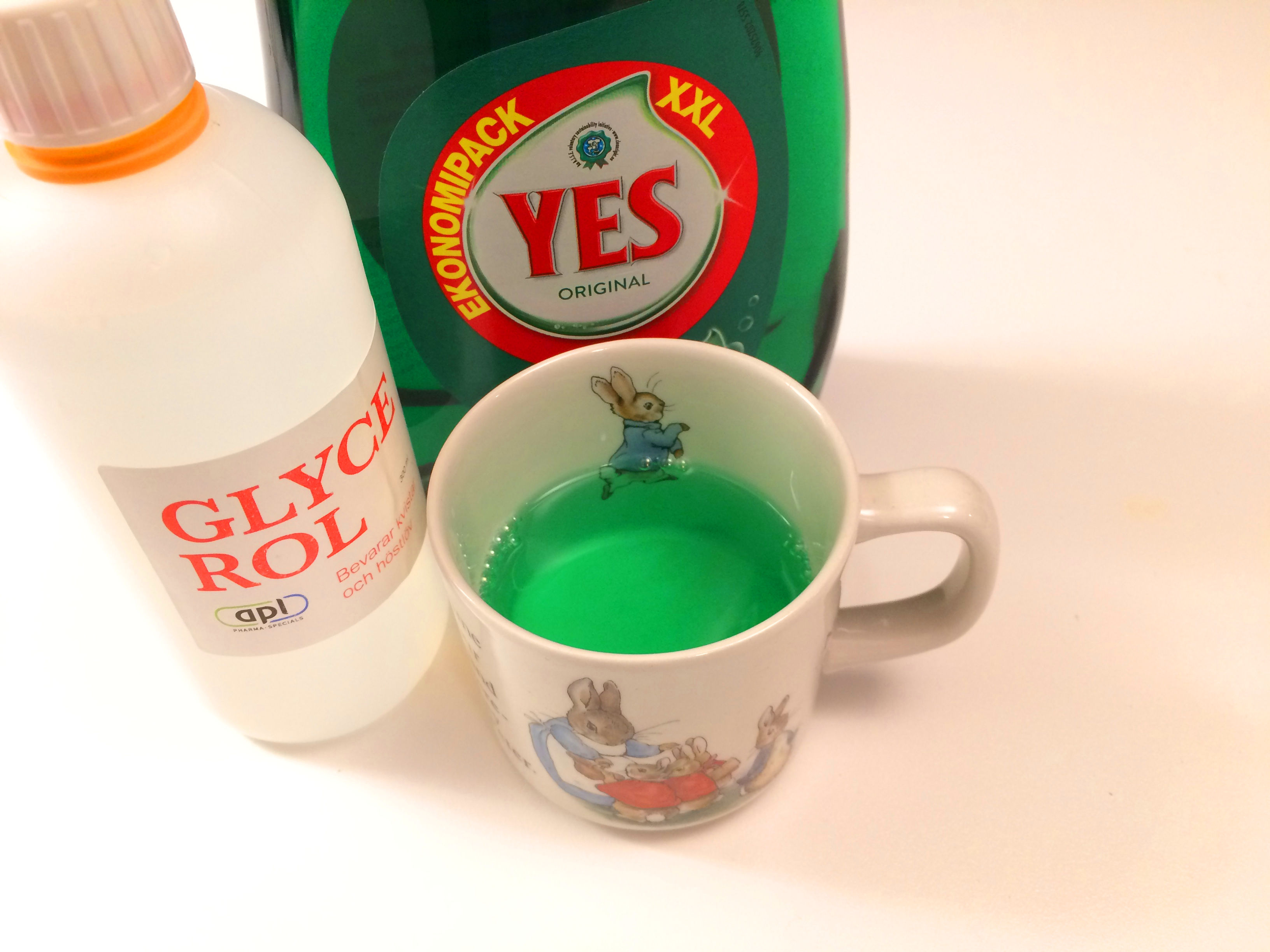 Bouncing soap bubbles