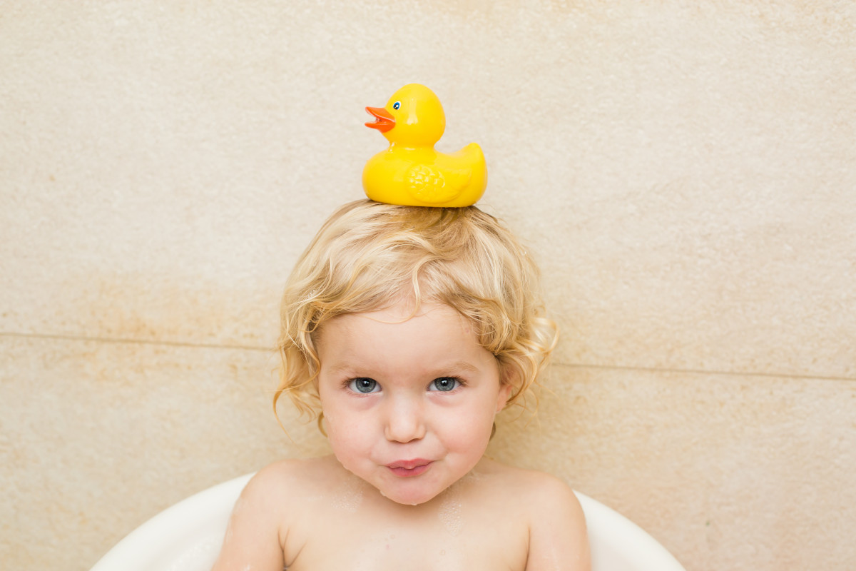 Was können Kleinkinder in der Badewanne spielen? experto.de