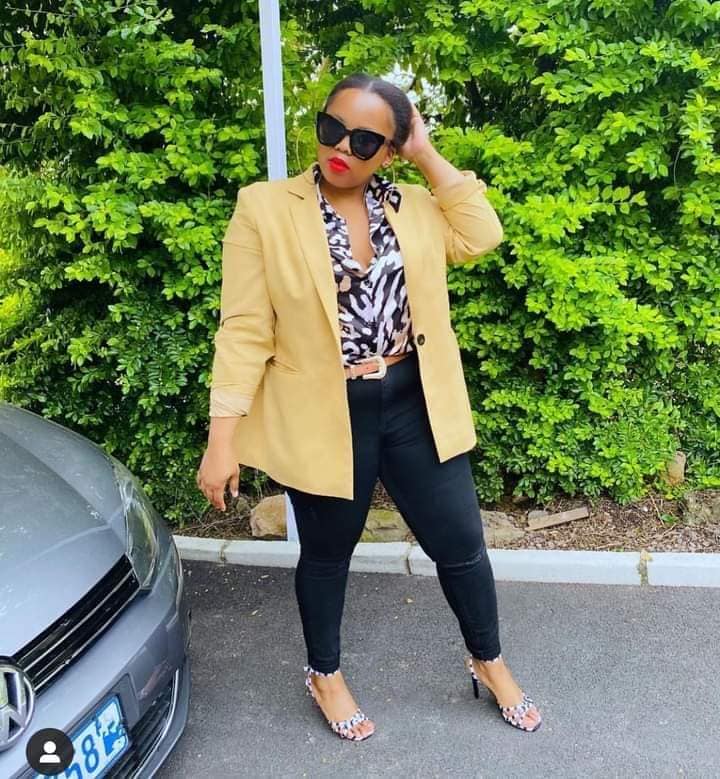 🌟 40+ Chic Gallery Essential Blazer and Jeans Looks for Women in 2024