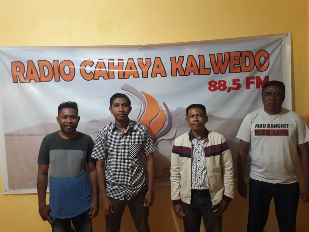 “Disdukcapil Bacarita Adminduk” Lewat Radio Cahaya Kalwedo