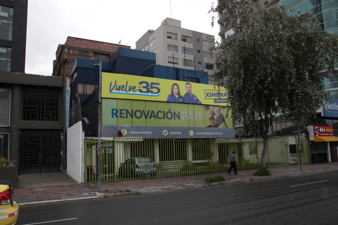 Apretado por la situación económica, el movimiento Alianza PAIS vende y