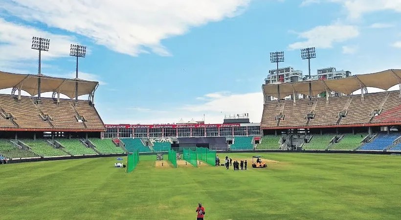 കാര്യവട്ടം ഗ്രീൻഫീൽഡിൽ റണ്ണൊഴുകും; കേരള ക്രിക്കറ്റ് ലീഗ് മൂന്നാം സീസണിനായി ആറ് പിച്ചുകൾ സജ്ജം കാര്യവട്ടം ഗ്രീൻഫീൽഡിൽ റണ്ണൊഴുകും; കേരള ക്രിക്കറ്റ് ലീഗ് മൂന്നാം സീസണിനായി ആറ് പിച്ചുകൾ സജ്ജം