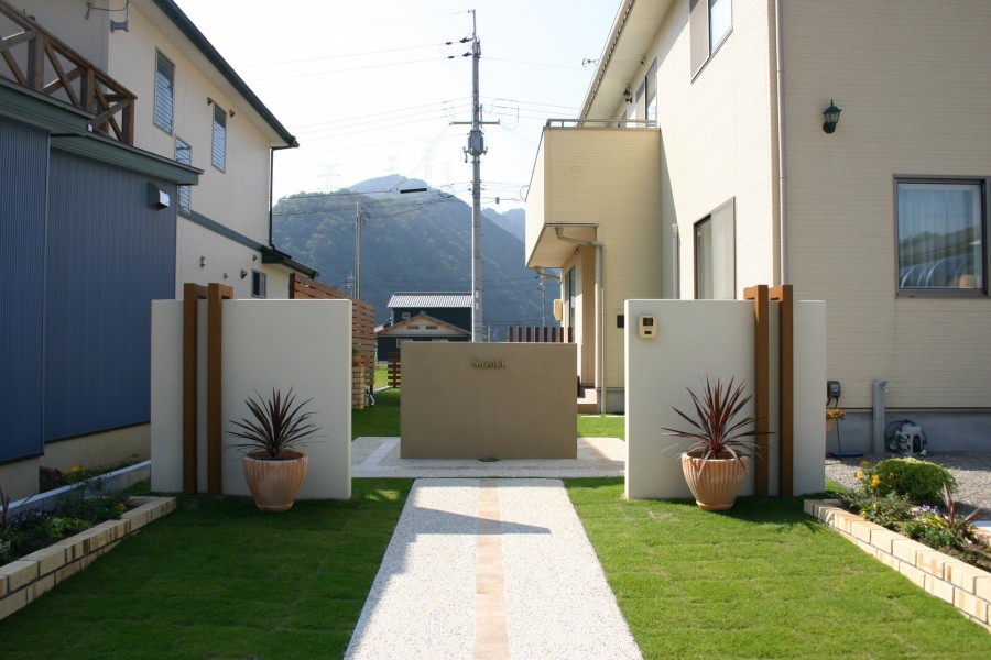 自然を借景にシンメトリーデザイン 宍粟市S様邸｜姫路市の外構・エクステリア｜エクステージ