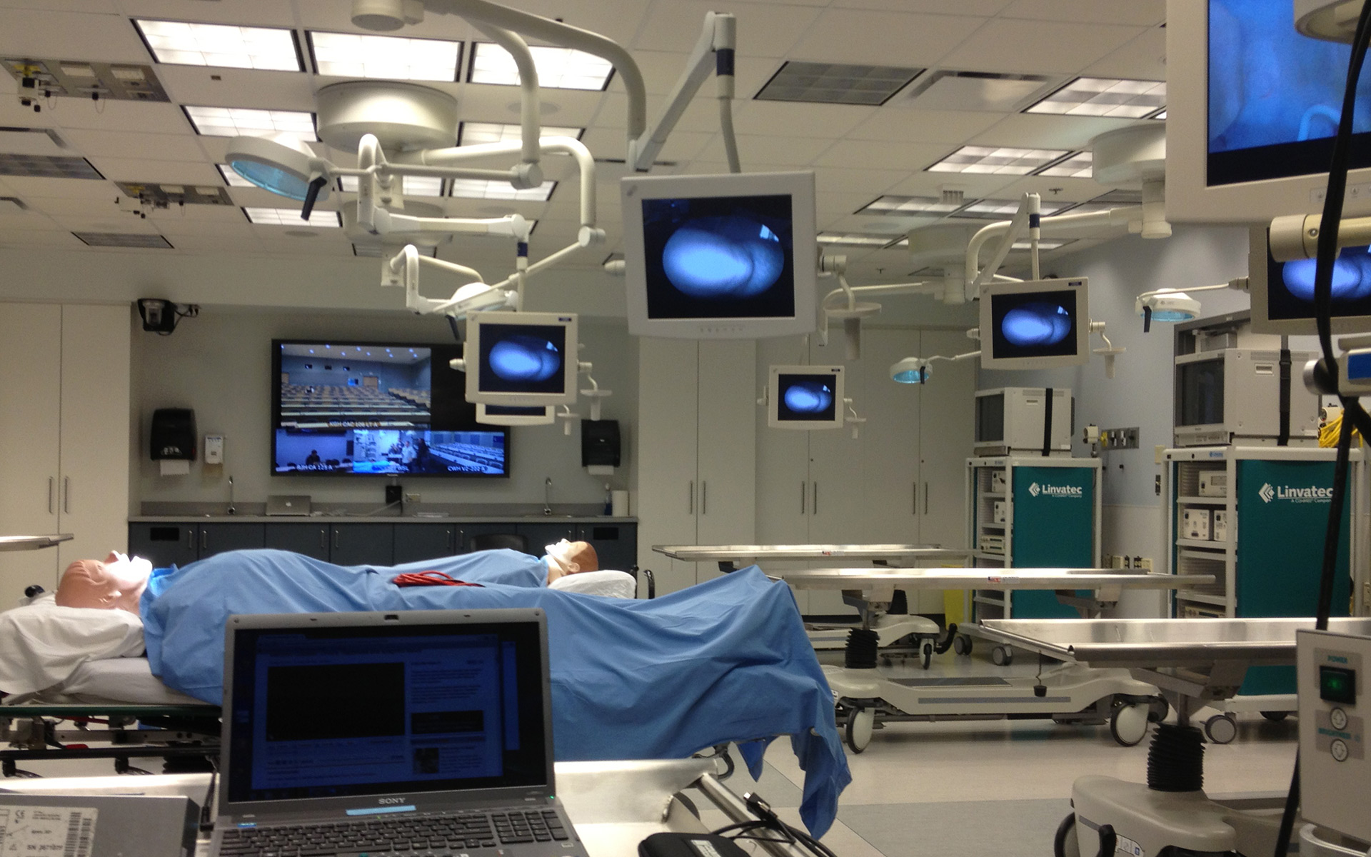 Canadian Medical Training Evolves with Simulation Labs Using Extron