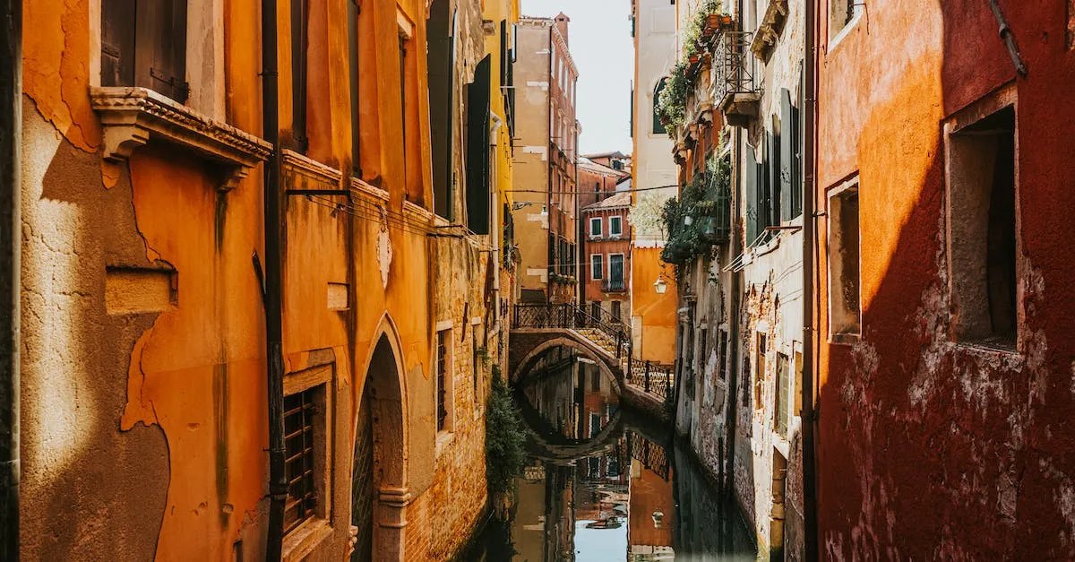 How Big Is Italy Compared To Florida? Eye And Pen