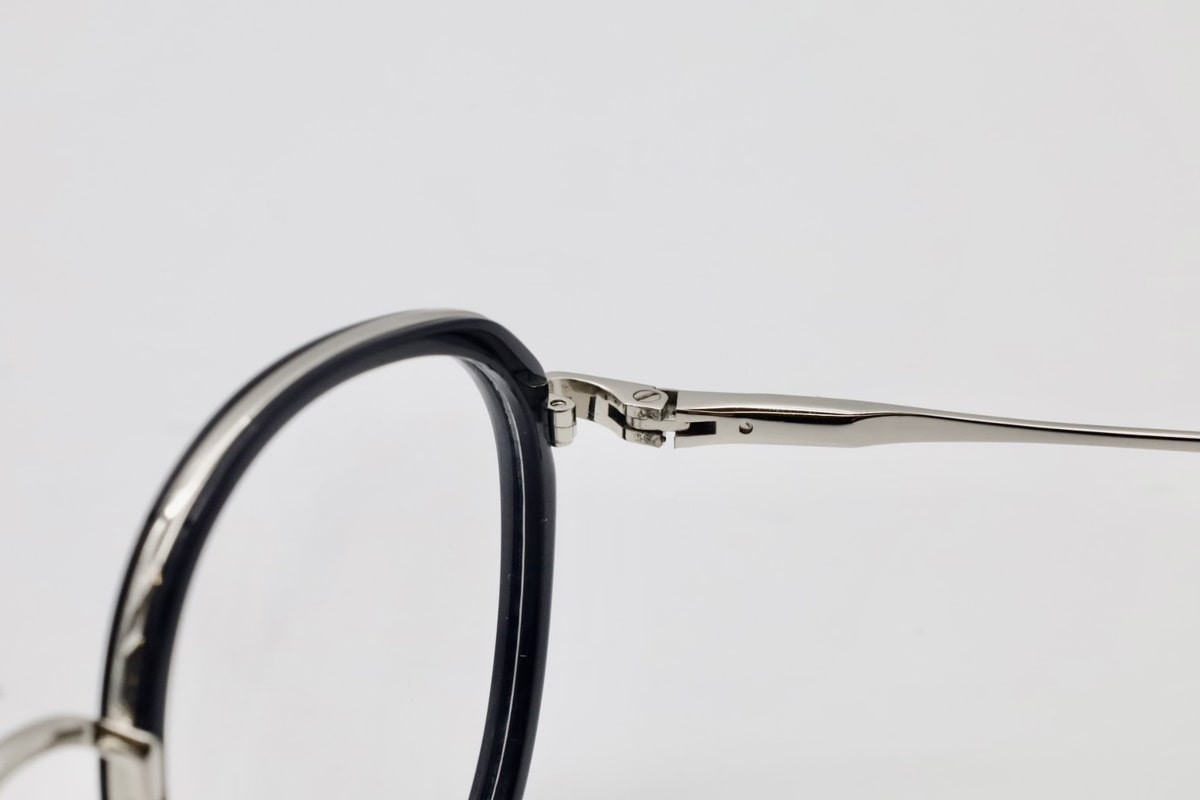 What Are the Different Types of Eyewear Hinges? A Comprehensive