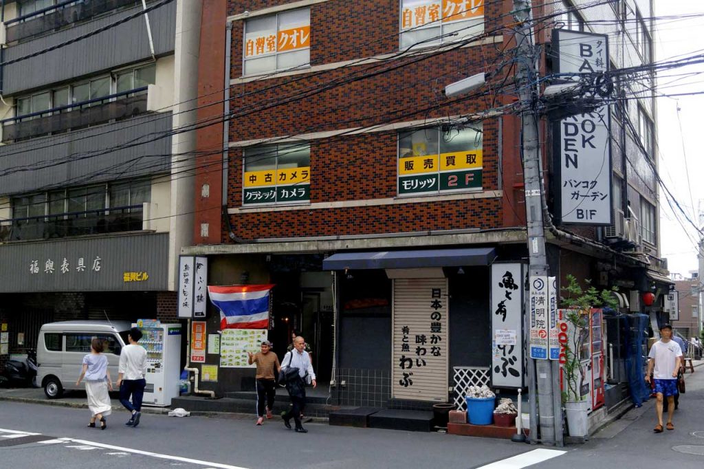 A Complete Guide to Used Camera Stores in Shinjuku, Tokyo — EYExplore