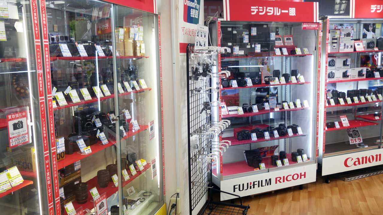 Janpara Shinjuku store Interior — EYExplore