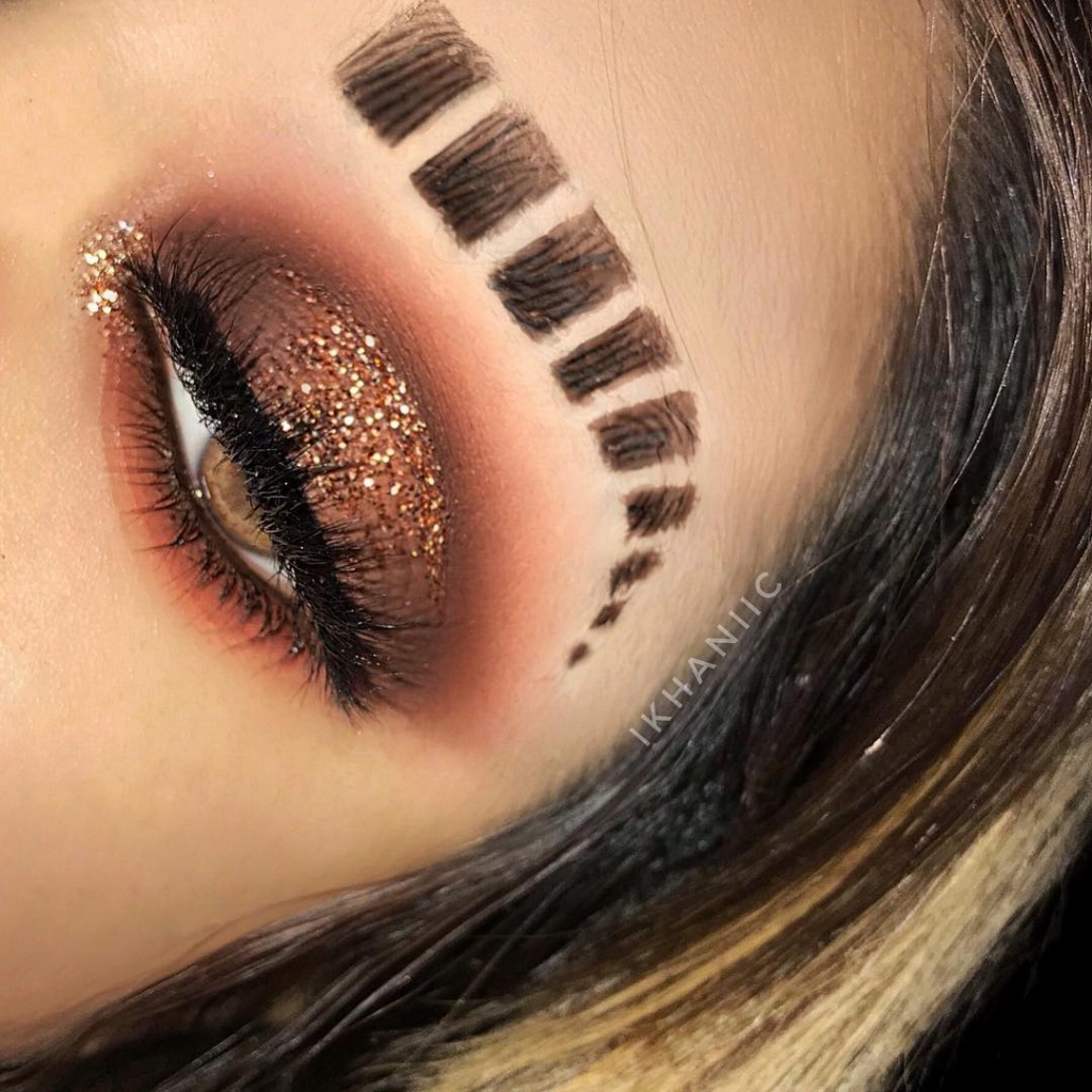 What eyebrow slits mean?