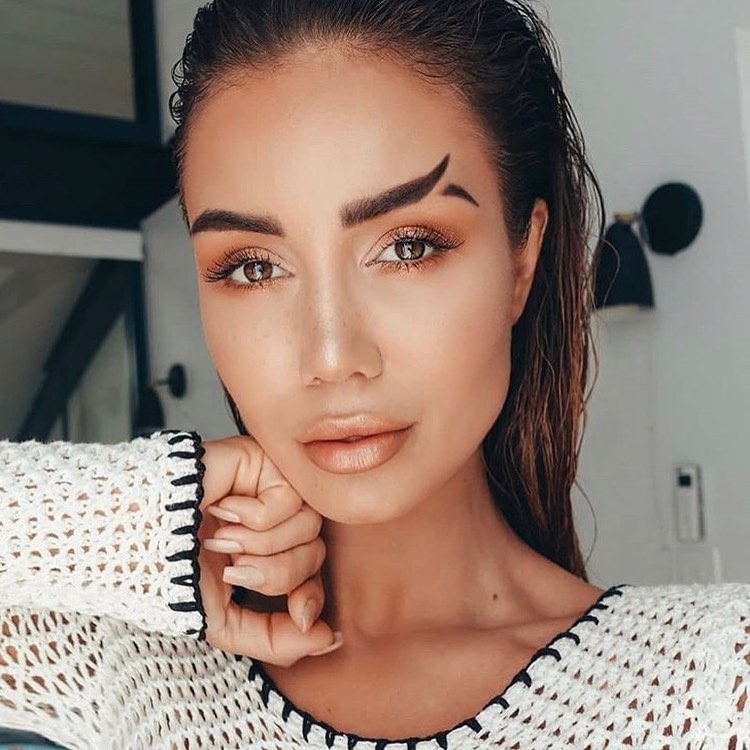 What eyebrow slits mean?