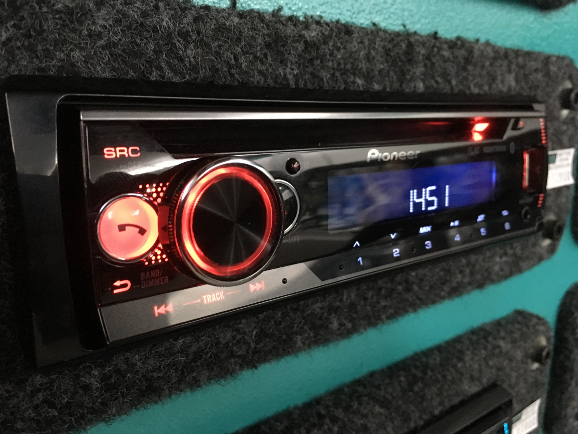 f+h Din Schacht Autoradio Radio mit neuster Technik in "Din 1" einbauen