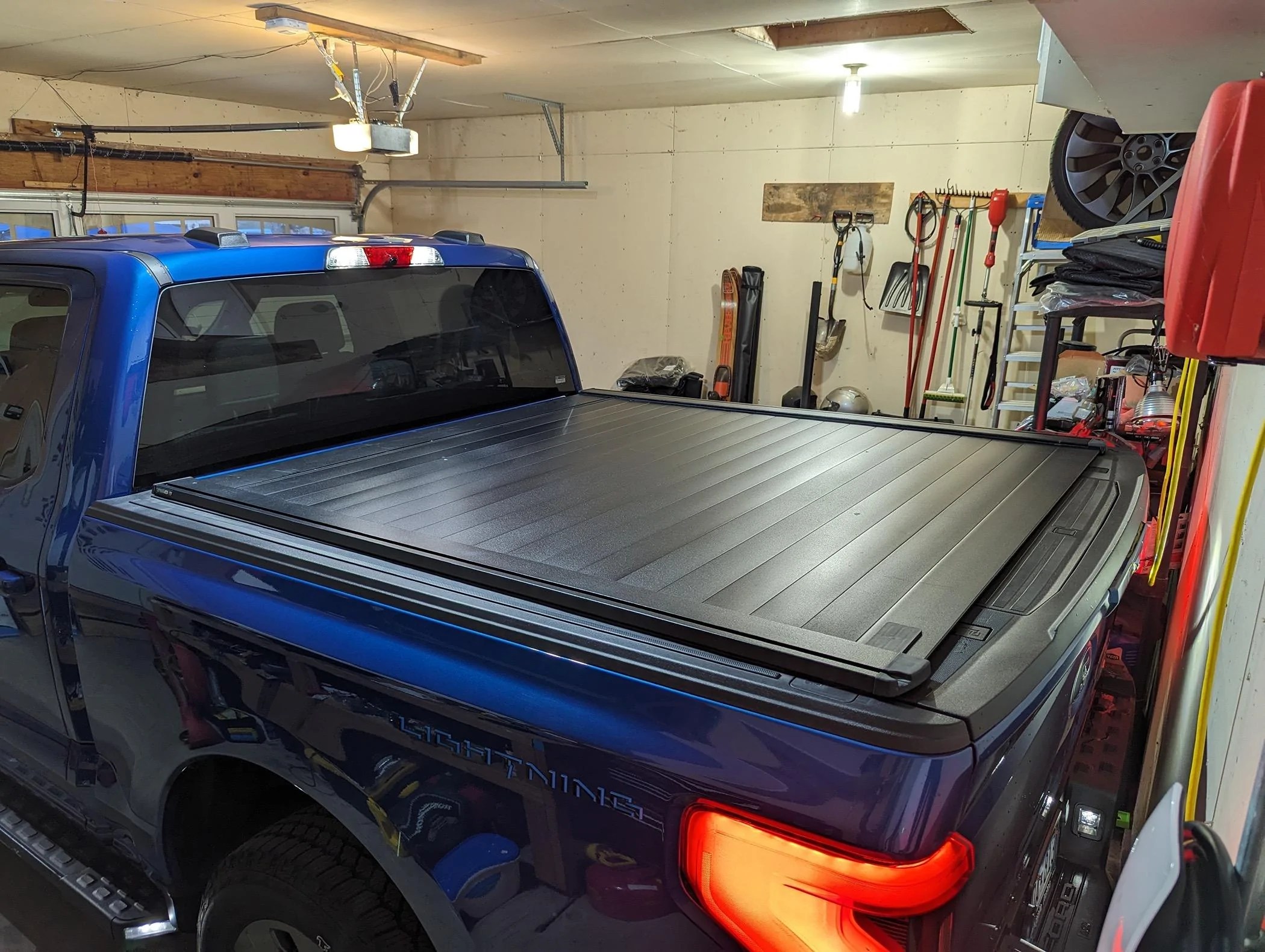 Video How to Install a Retrax PowertraxPRO XR Tonneau Cover Ford