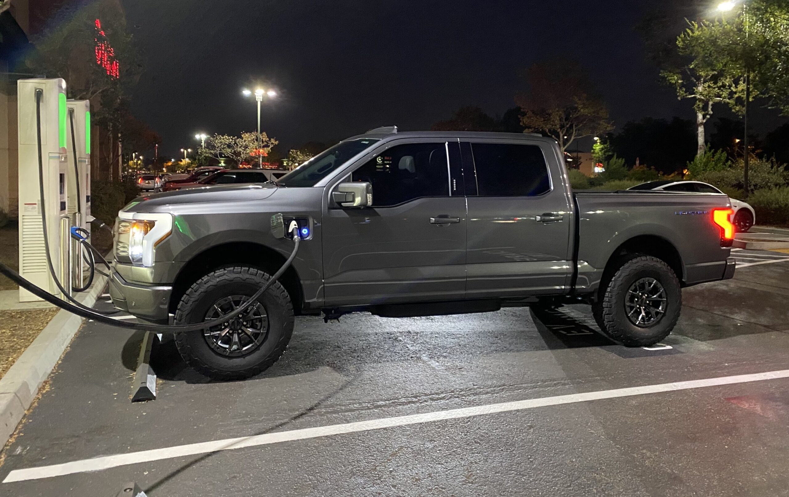 F150 Lightning leveled on Raptor 37 package wheels, 315/70/r17 KO2 tires Ford Lightning Forum