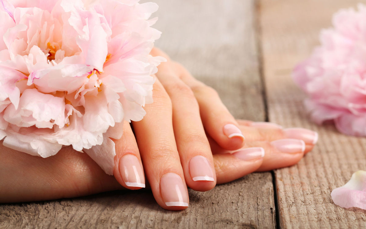6 Best Essential Oils For Nails & Home Remedies For Nail Care