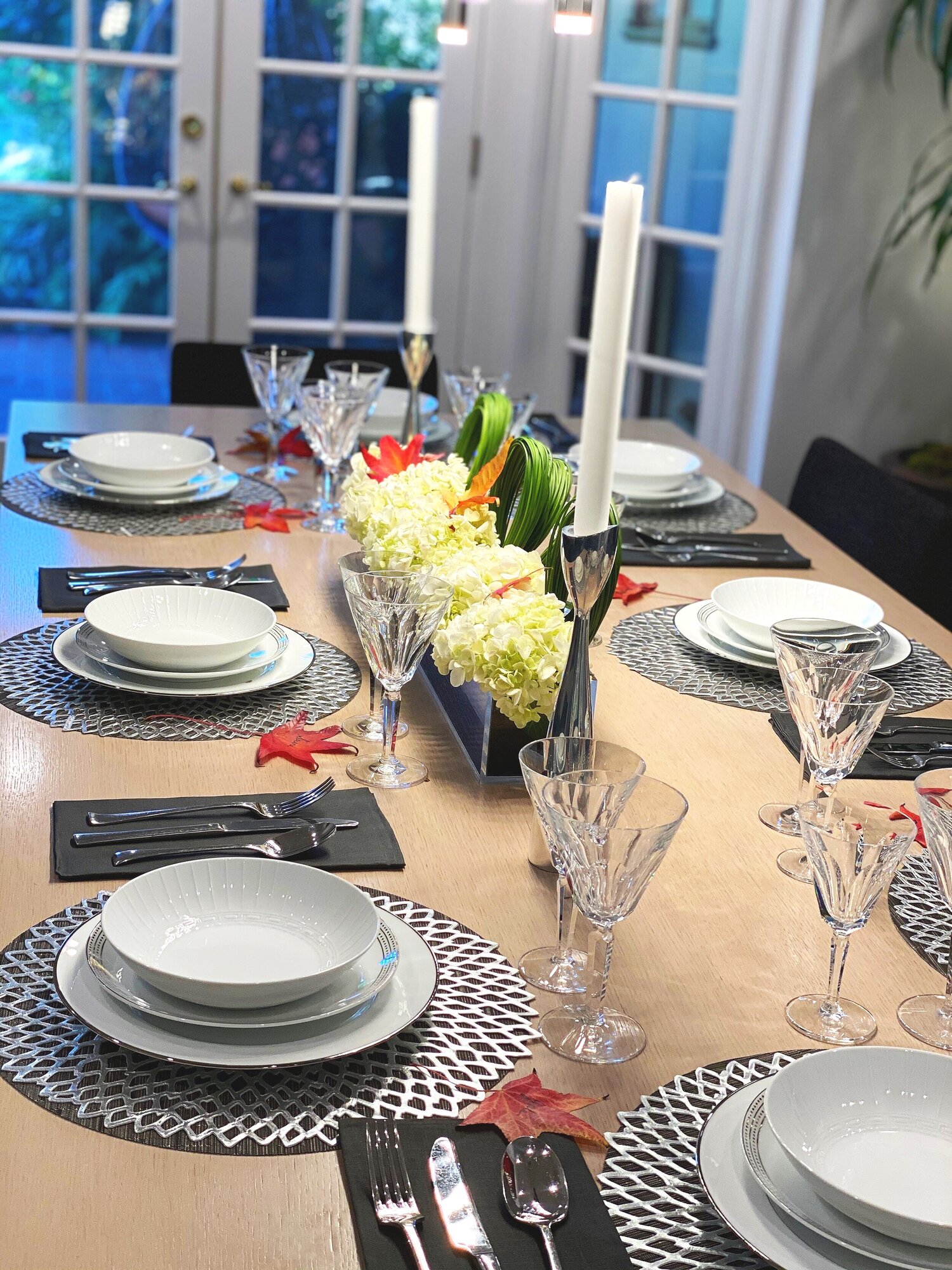 Setting the Perfect Holiday Table Fabulesley