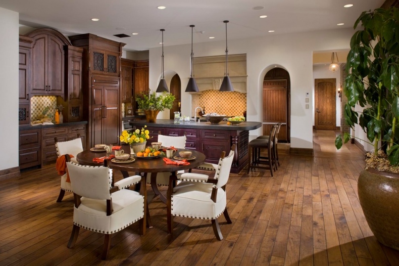Kitchen Pendulum Lights Over Island