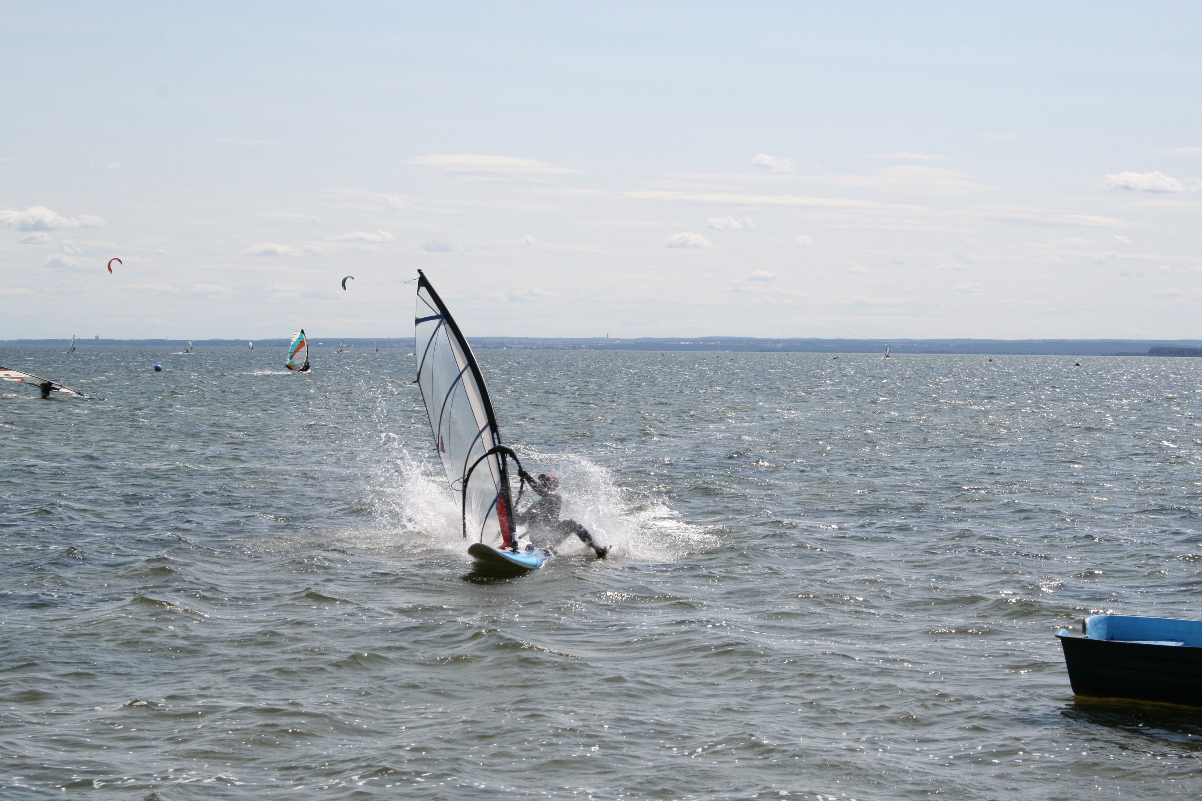 Windsurfing czy Kitesurfing… Facet Normalny