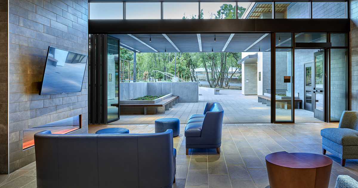 Rent Lounge in Novato