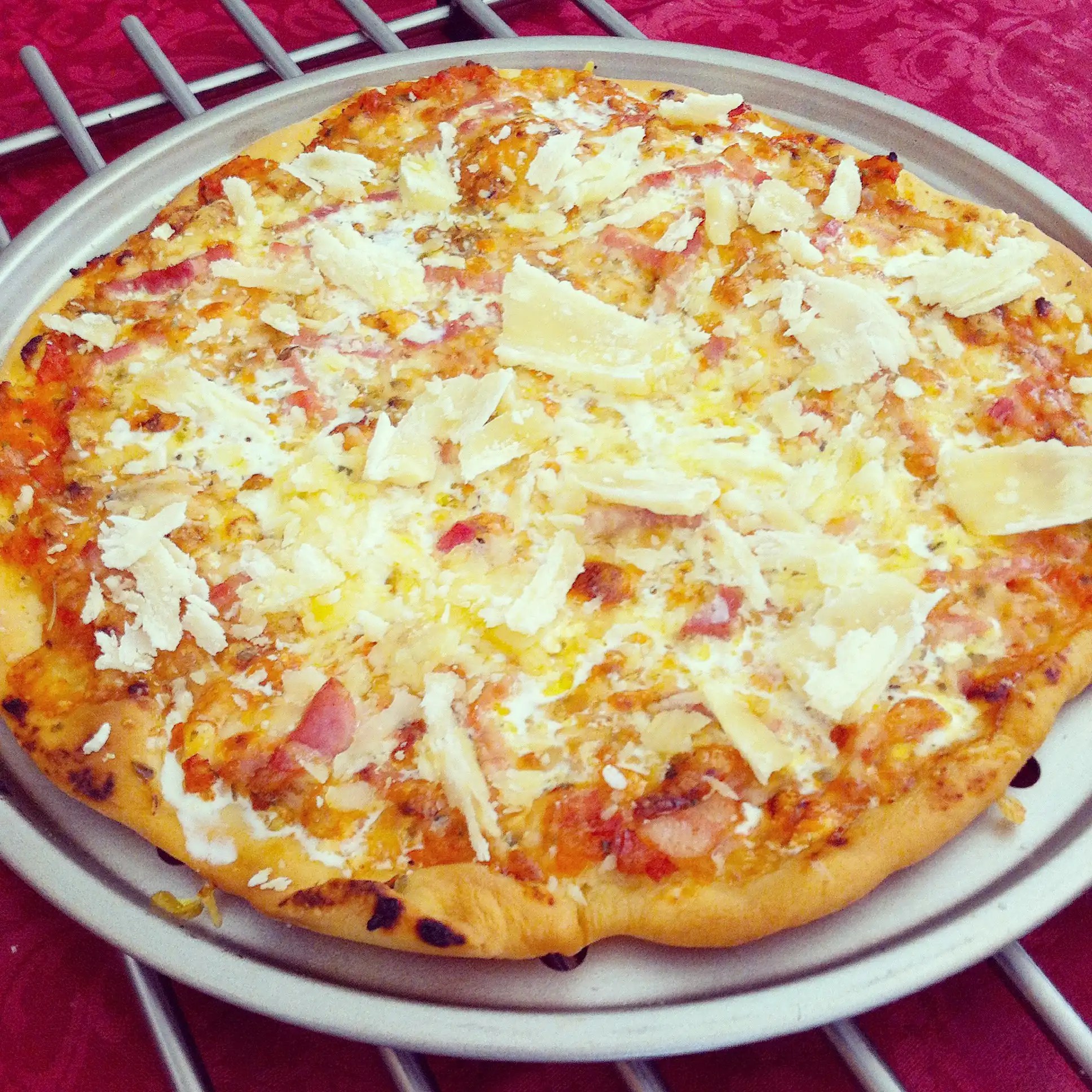 Pizza carbonara, receta muy buena Factor Gastronómico