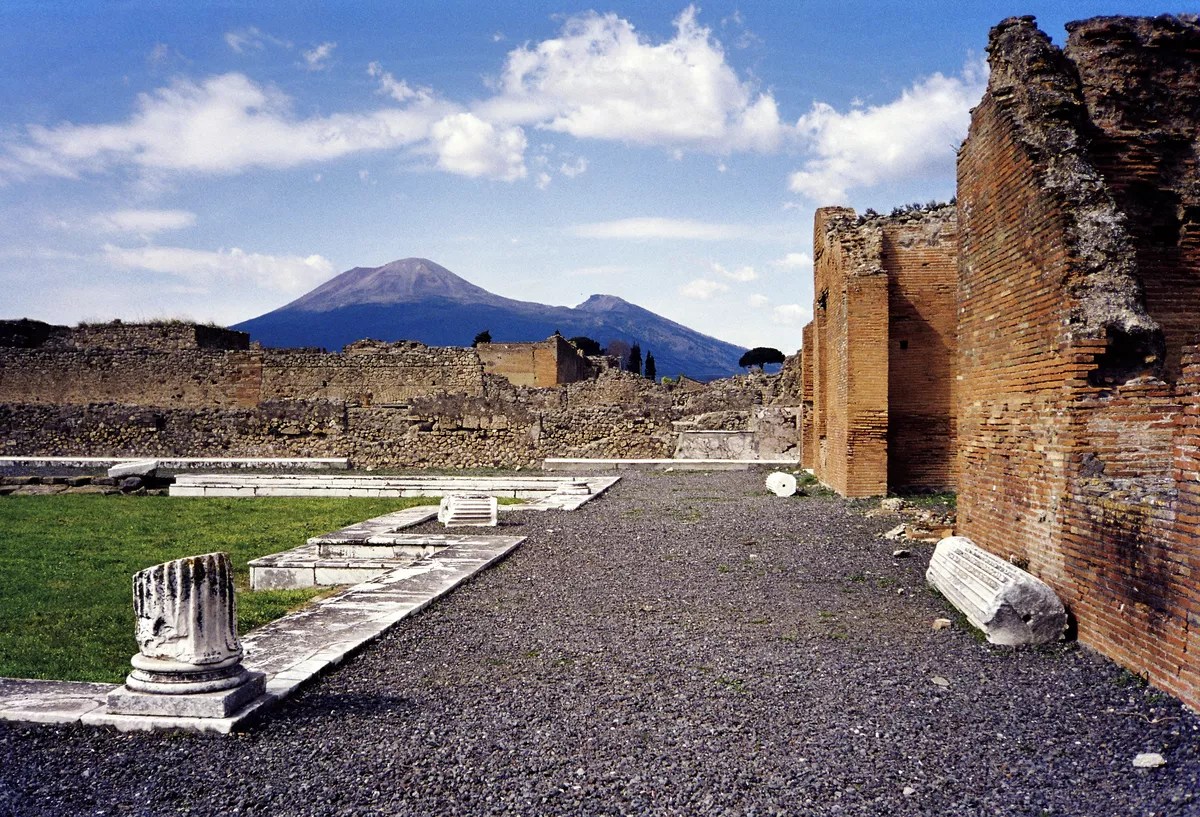 11 Facts About Mount Vesuvius FactSnippet