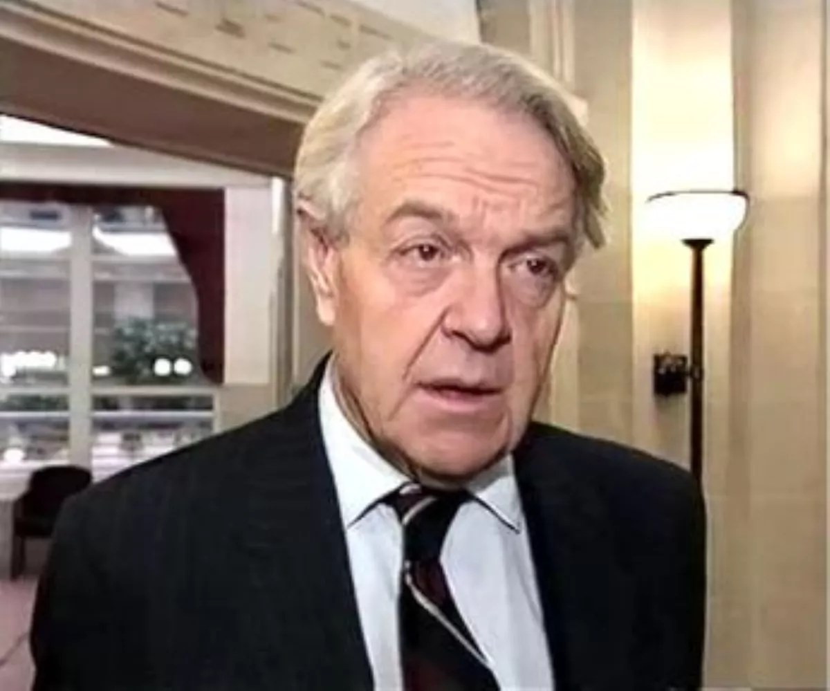 29 Facts About Nicholas Scott FactSnippet