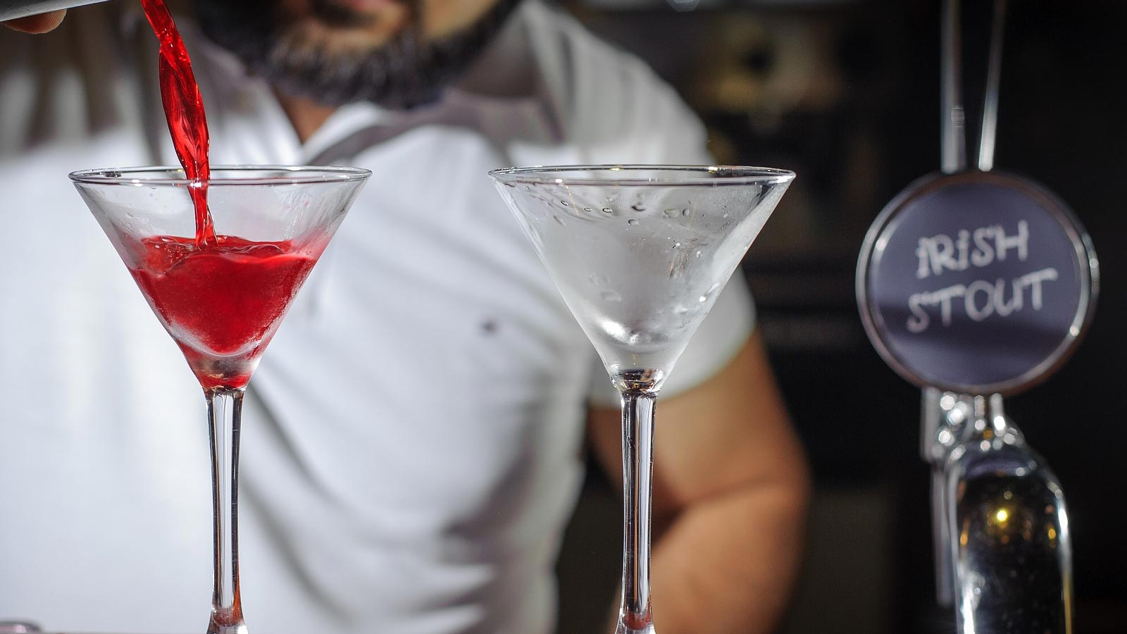 How to a Bartender at Vancouver's best bars fairviewpub.ca