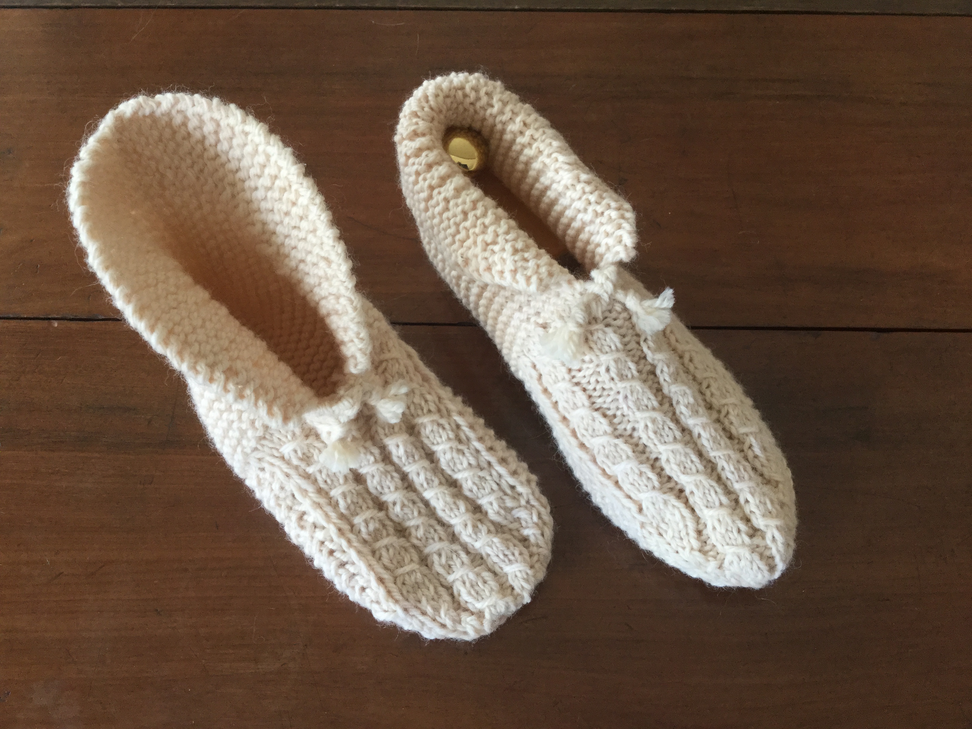 Chaussons femme pure laine tricotés main, cosagach, hygge