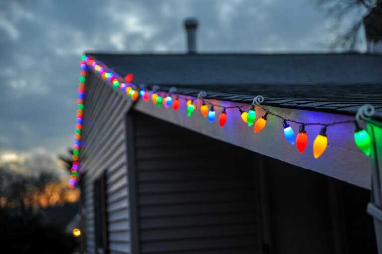 Minnesota Resident Rebukes Neighbor’s ‘Harmful’ Christmas Lights as