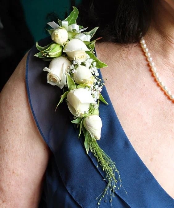 Wedding Corsages for Mothers Fall into Flowers