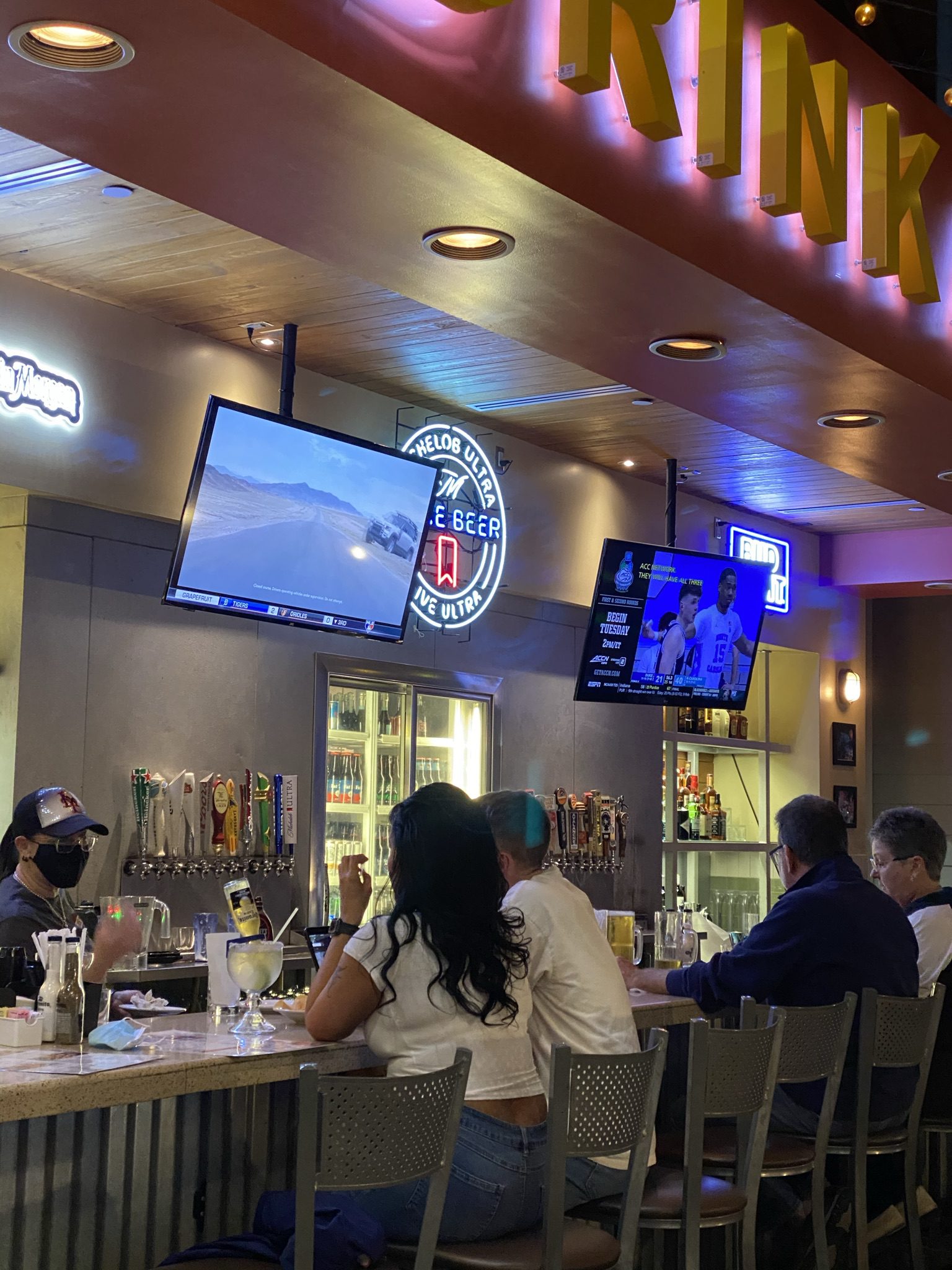 Best Family Restaurants in Orlando with Delectable Food and Desserts