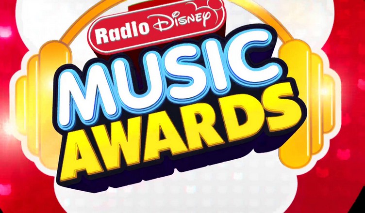 Radio Disney Music Awards Selena pevačica godine, Harmonizeri najbolji fandom!