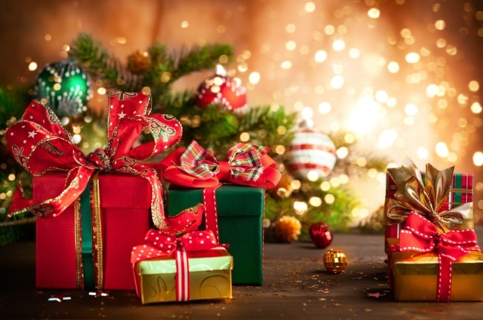 Why Are Red and Green The Colors of Christmas? Farmers' Almanac