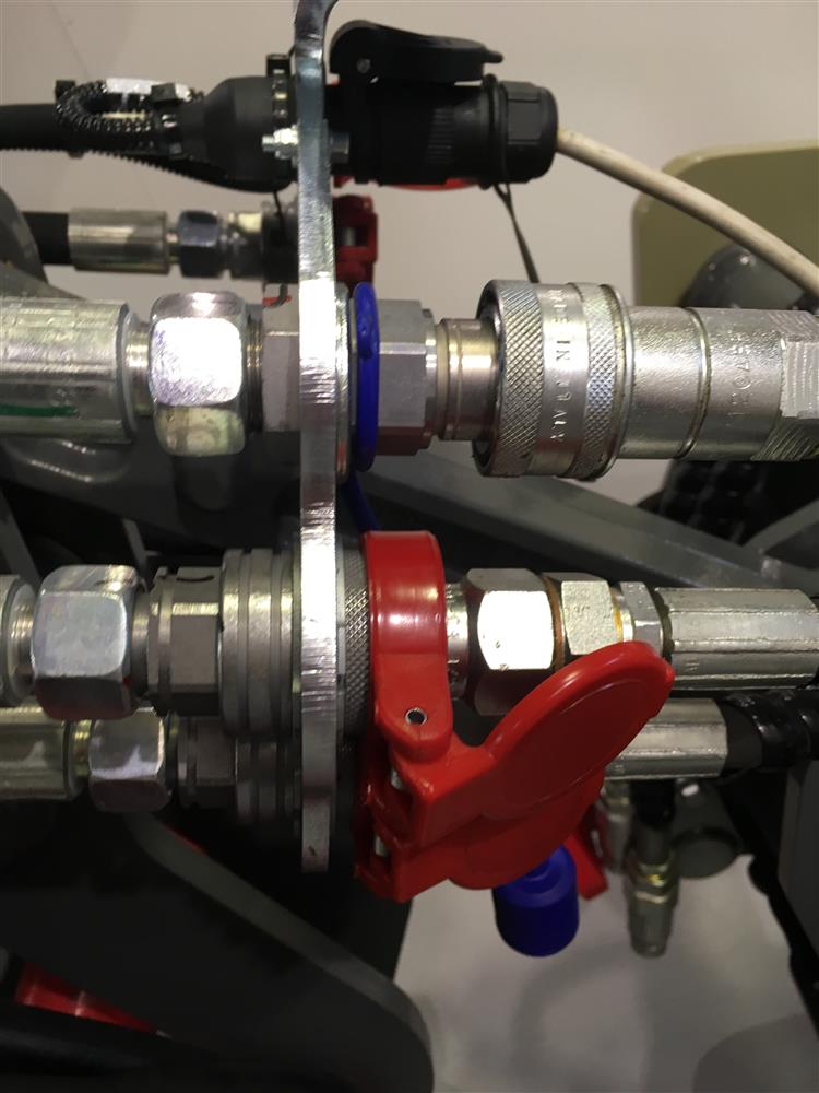 Guidelines for Installing Hydraulic Quick Couplers Faster