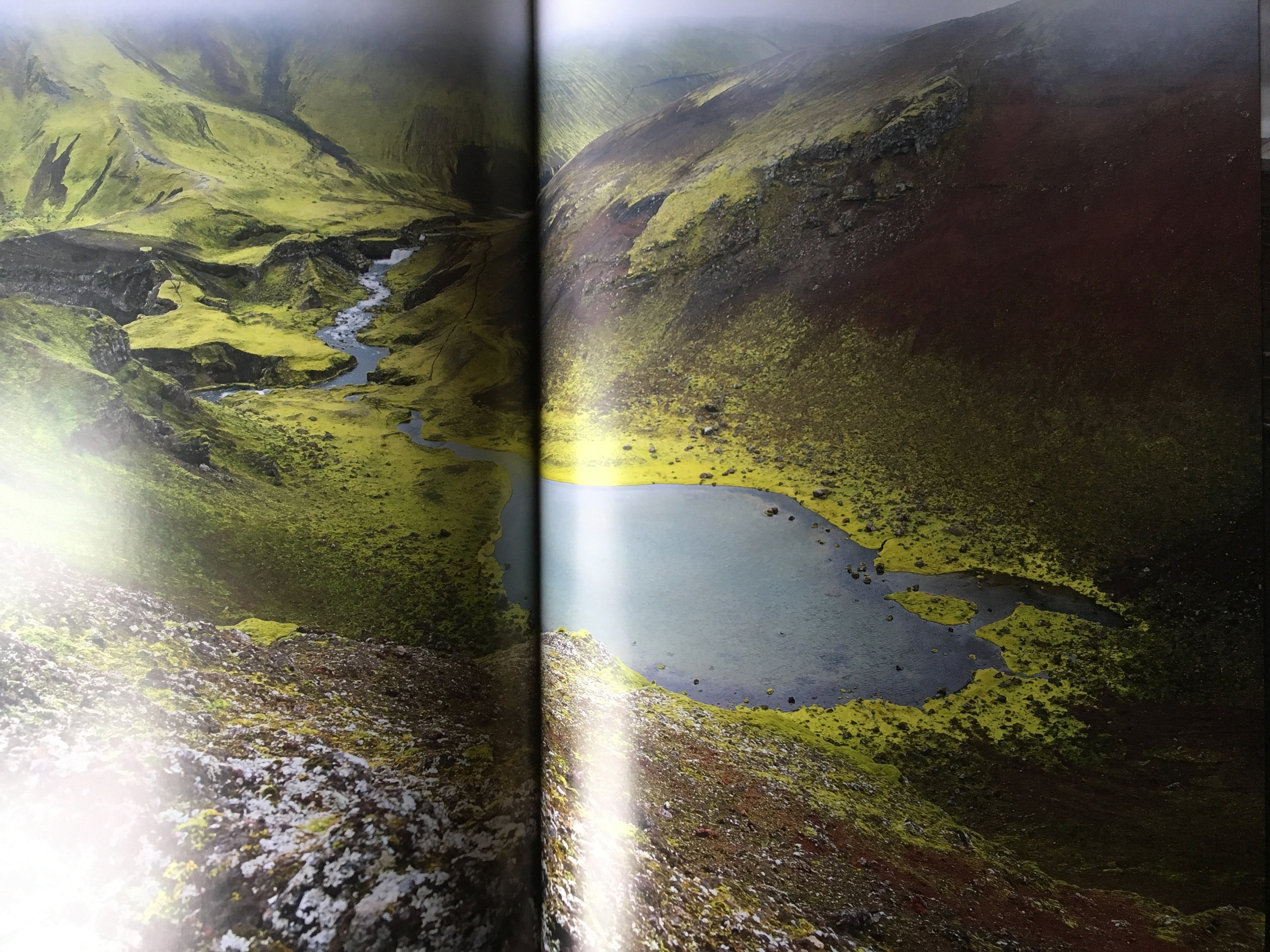 Les Deux Saisons de l'Islande: Du soleil de minuit aux aurores.