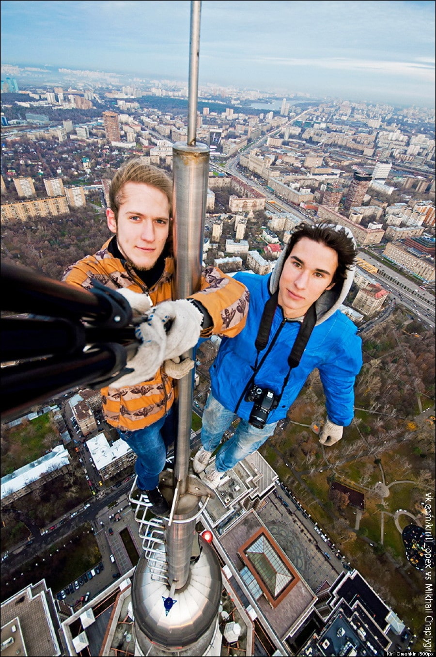 The 30 Most Extreme Free Climbing Selfies Ever. Vertigo Sufferers Look