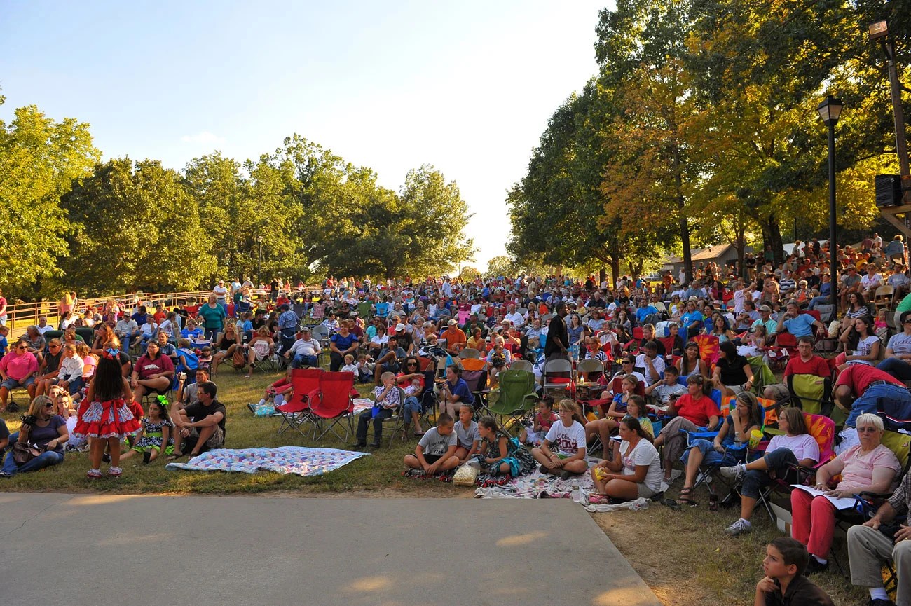 Square dancers keep Labor Day tradition alive in Prairie Grove