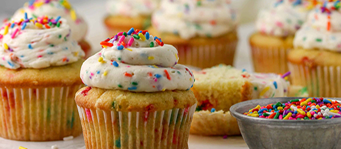 Fluffy Vanilla Buttercream Funfetti Cupcakes With Bonus Decorating