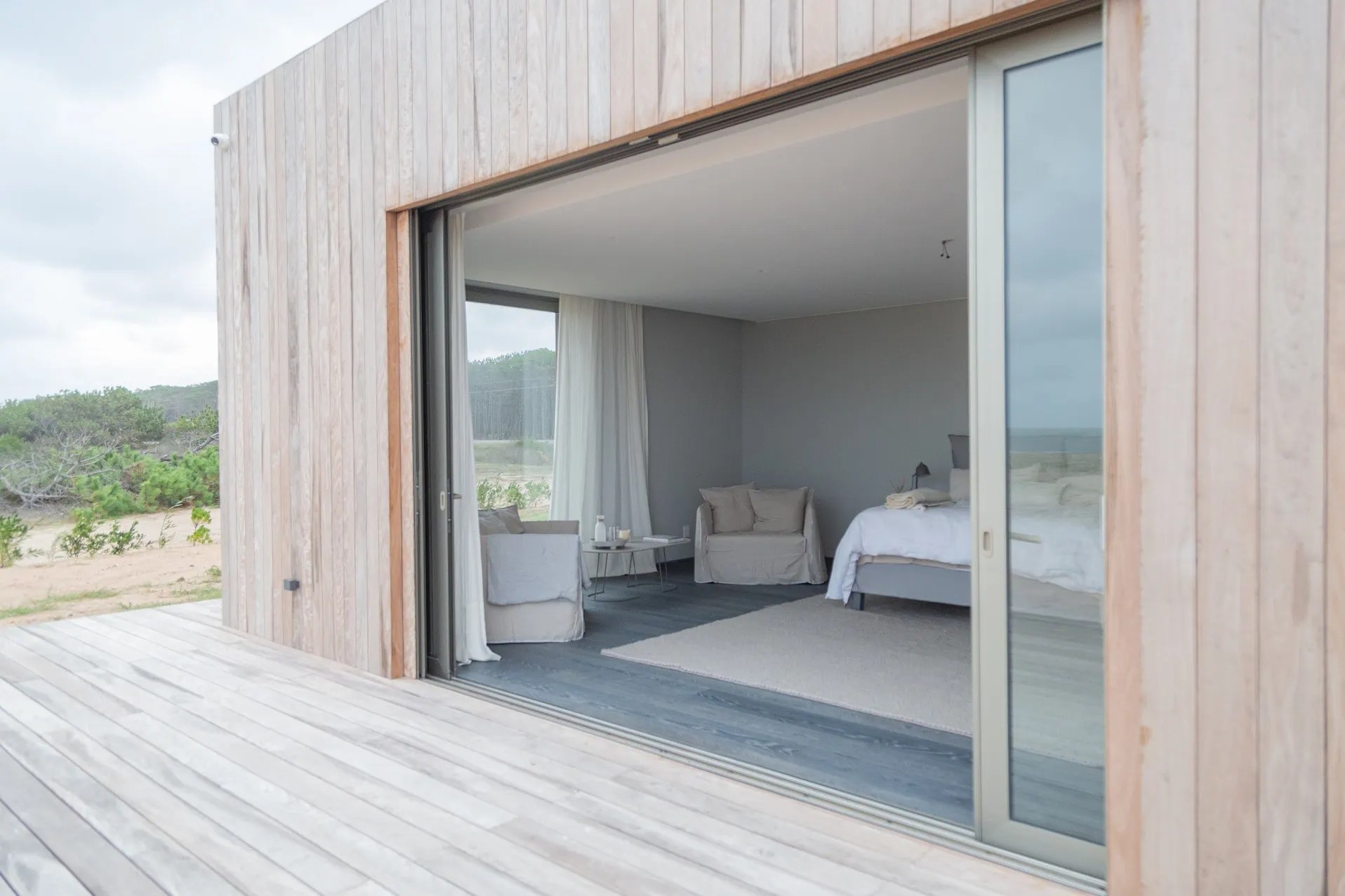 37 Beach House, Uruguay FB Hout