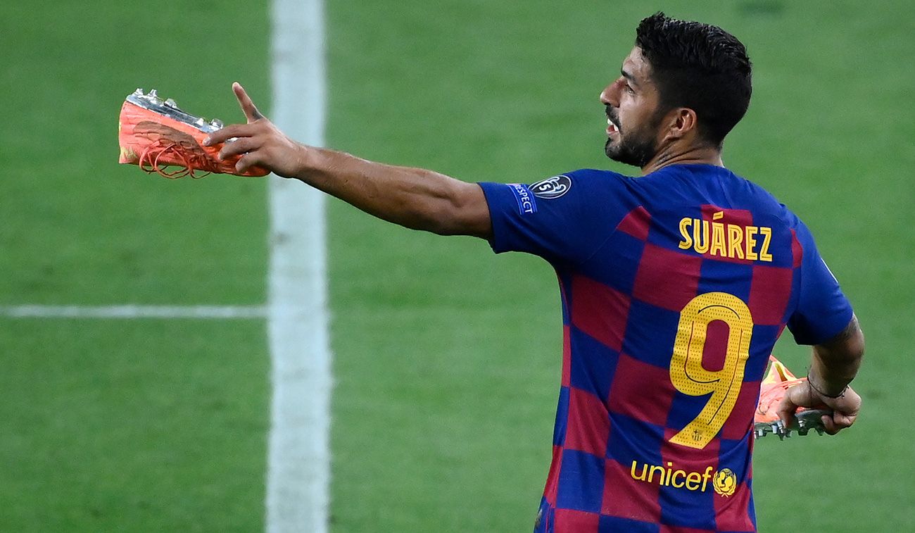 Soy futbolista y juego de delantero. Luis Suarez Has An Offer To Leave Barca This Summer