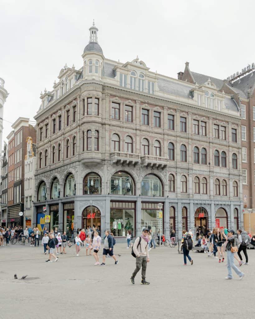 Storefronts: Dam 4 - Fc Centrum