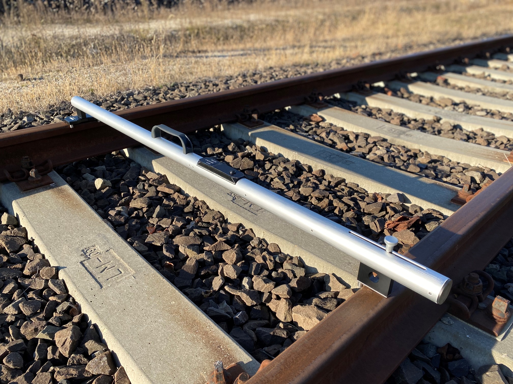 Digital track gauge and superelevation measuring device DGS 1435 FCS