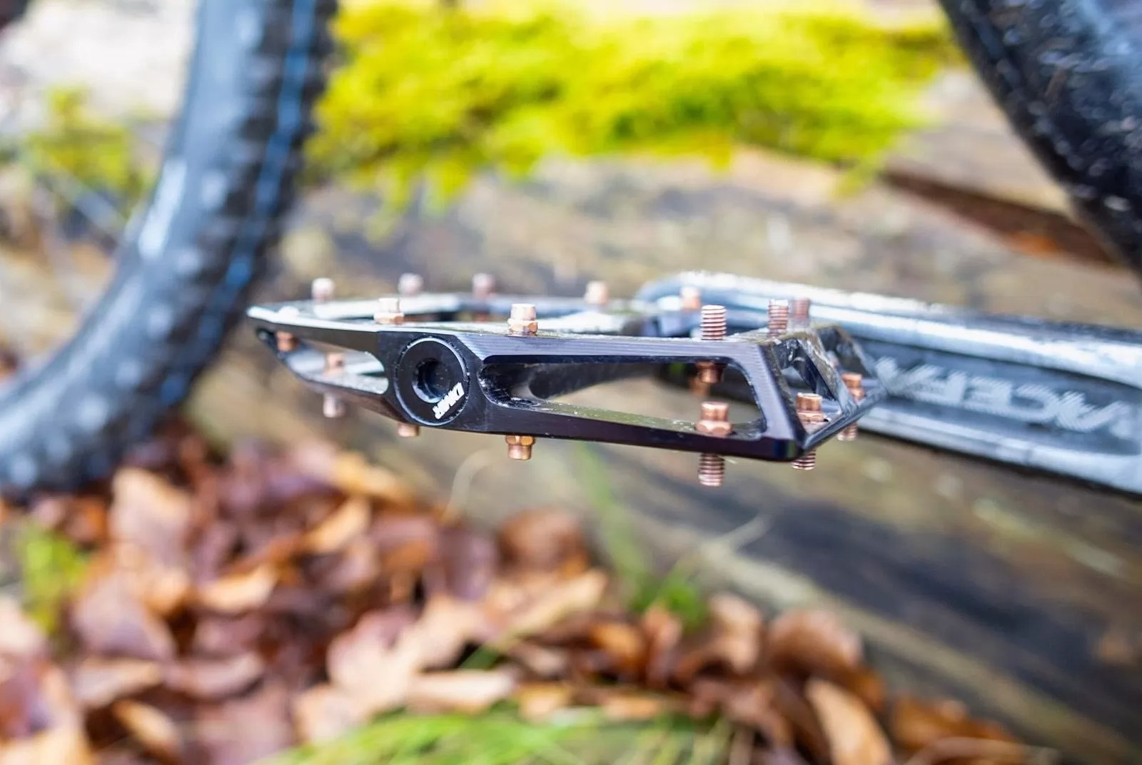 DMR Vault MTB Plattformpedale im Test Federweg