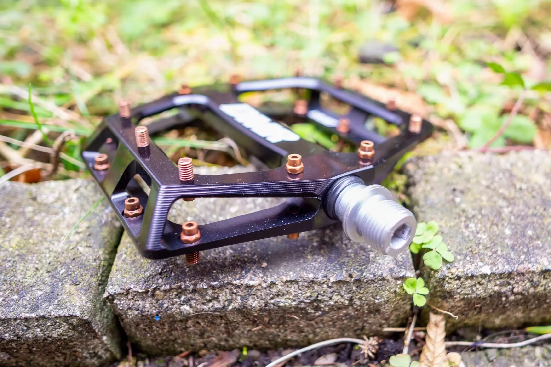 DMR Vault MTB Plattformpedale im Test Federweg