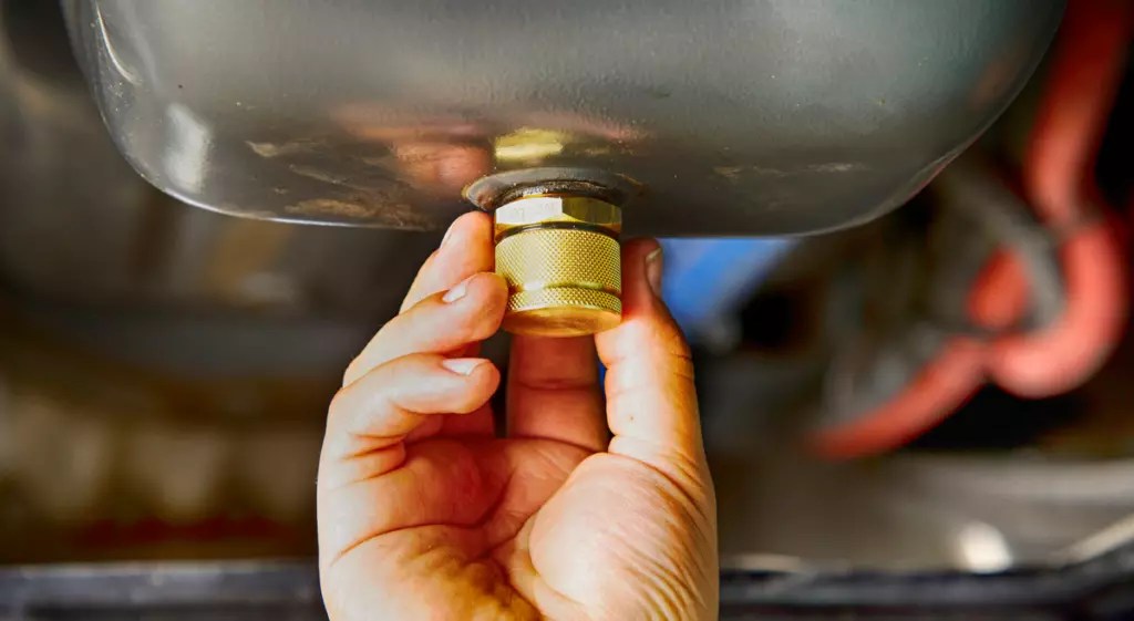 Choose our oil drain valve Femco