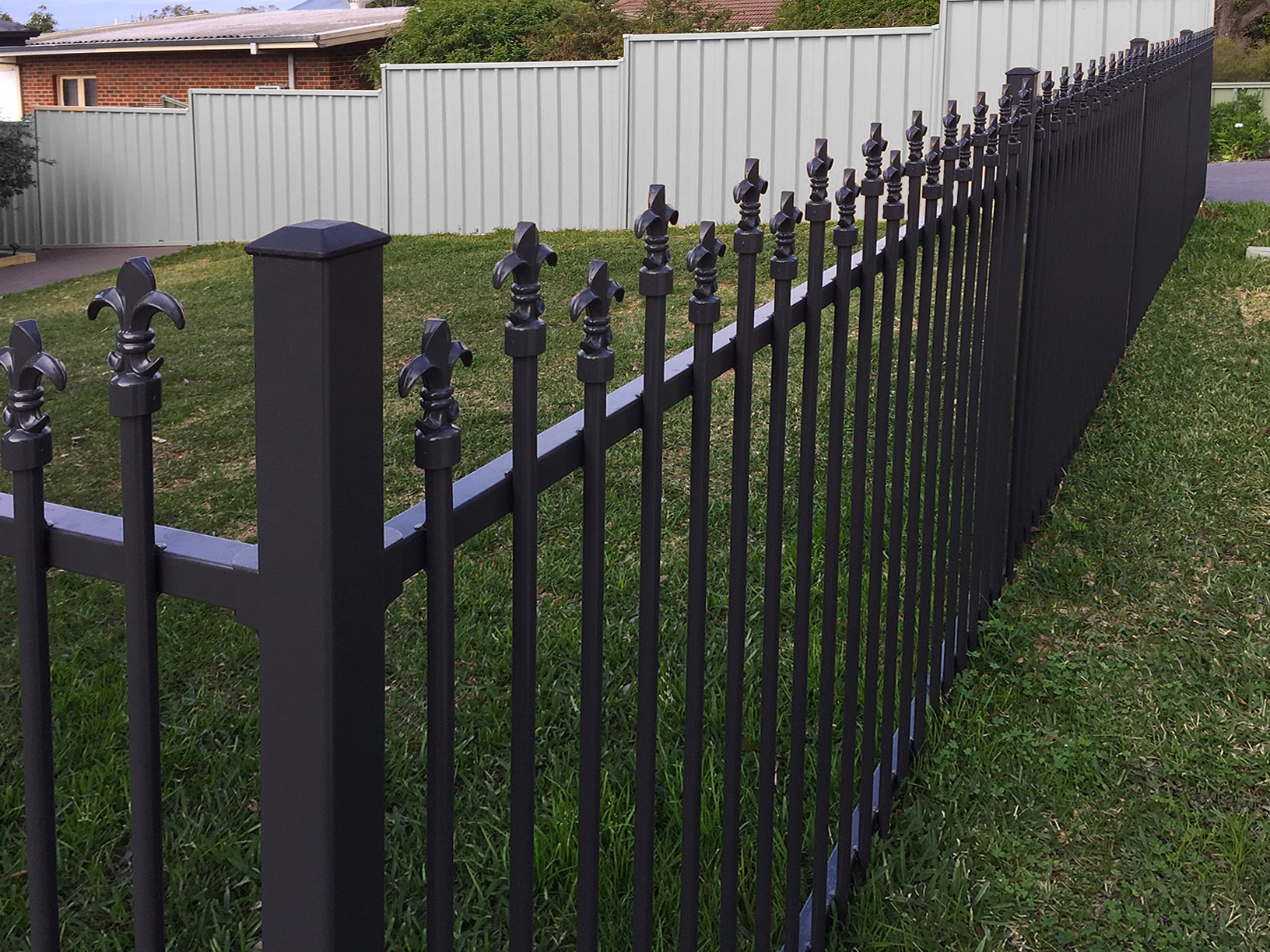 Steel Fencing Perth Supplies & Installation Fencemakers